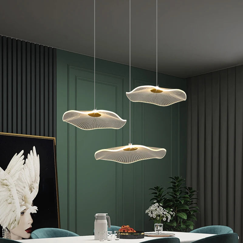 Lustre suspendu moderne en verre coloré design escalier