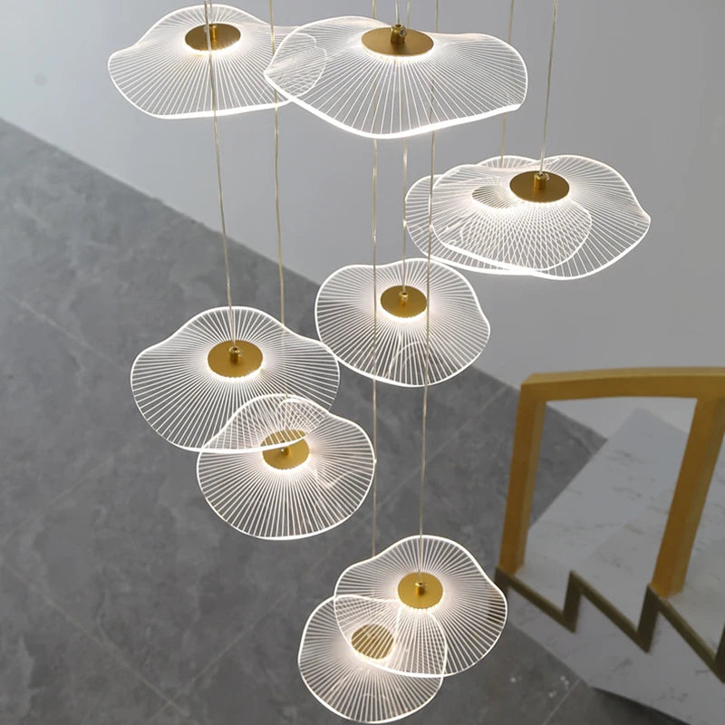 Lustre suspendu moderne en verre coloré design escalier