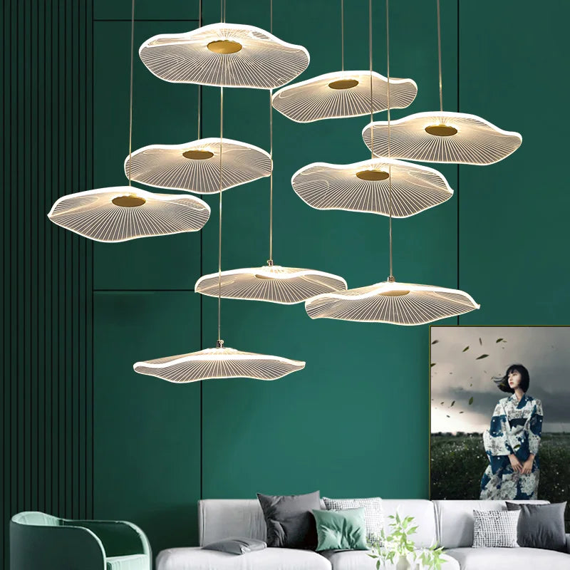 Lustre suspendu moderne en verre coloré design escalier
