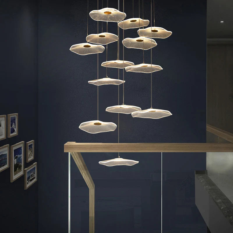 Lustre suspendu moderne en verre coloré design escalier