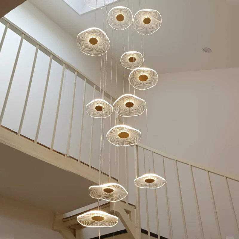 Lustre suspendu moderne en verre coloré design escalier