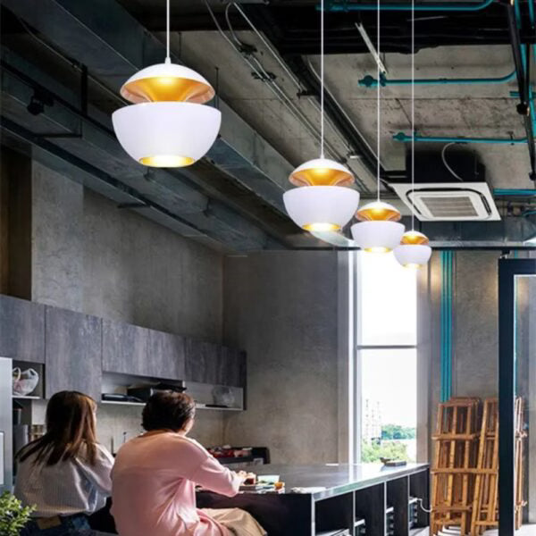 Suspension Moderne forme de demi Boule noire en Aluminium
