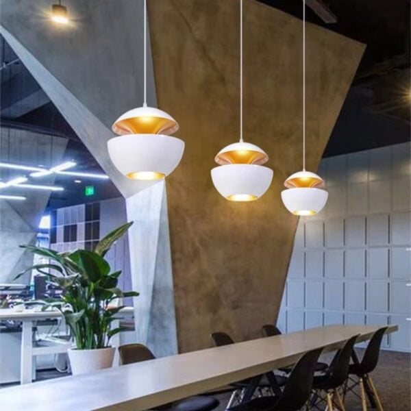 Suspension Moderne forme de demi Boule noire en Aluminium